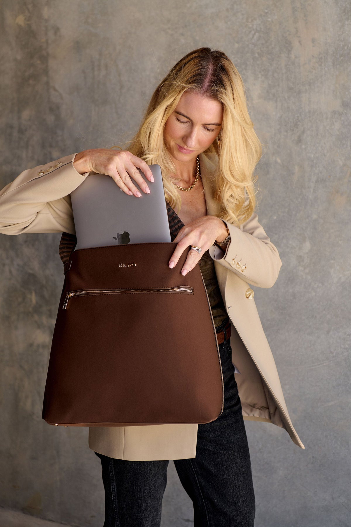 Woman putting a laptop into a chocolate Heiych H-Convert