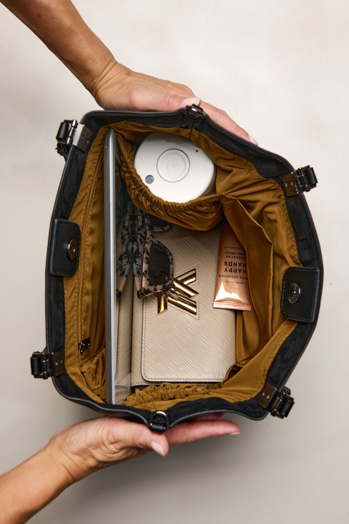 Black bag with 5 compartments pockets